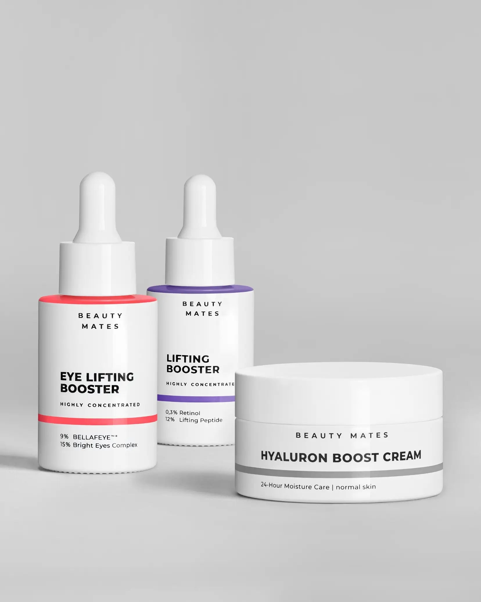 Beauty Mates Eye Lifting Booster, Lifting Booster und Hyaluron Boost Cream nebeneinander auf grauem Hintergrund.